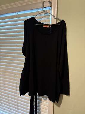 EVRI Plus Size 2X Black Tie-Back Long Sleeve Tunic Top
